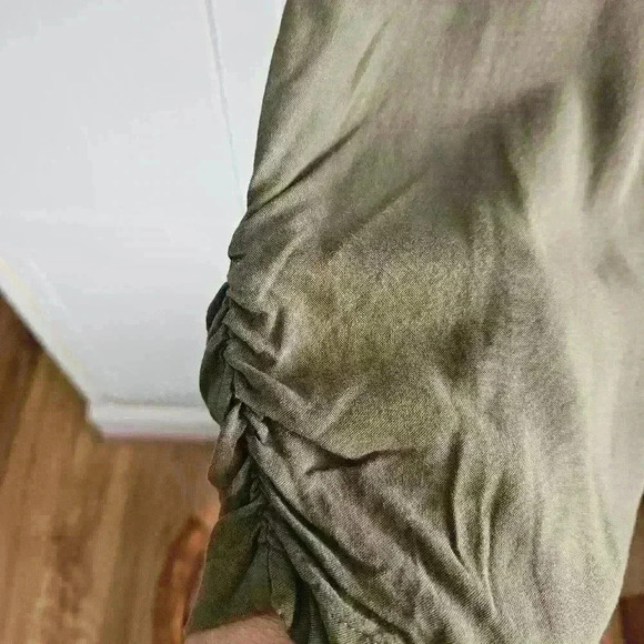 Torrid Plus Olive Green Rayon Tapered Leg Pull-on Pant Flat Front Mid-rise Sz 2 - Picture 4 of 12